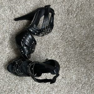 Pour La Victorie platform heels size 7